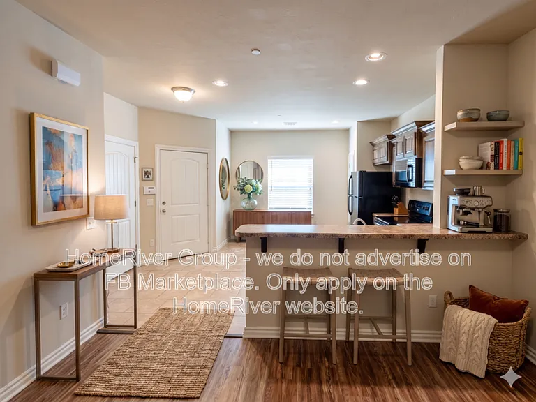 921 SW 92nd St — Photo 2