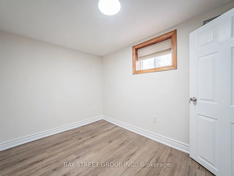 538 Queens Dr #BASEMENT — Photo 6