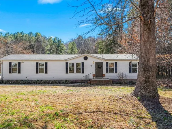 140 Candlelight Ct, Winston Salem, NC 27127