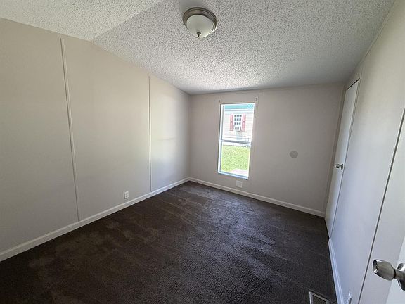 3rd image of 118 Walnut Ave