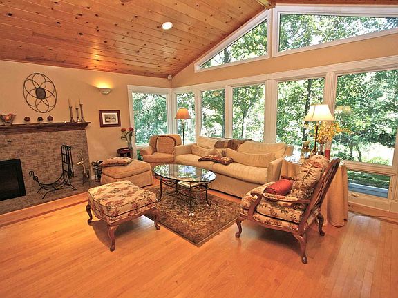 4th image of 23 Crescent Dr