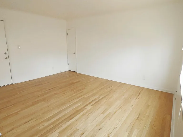 1451 Riverside Dr #5 — Photo 9