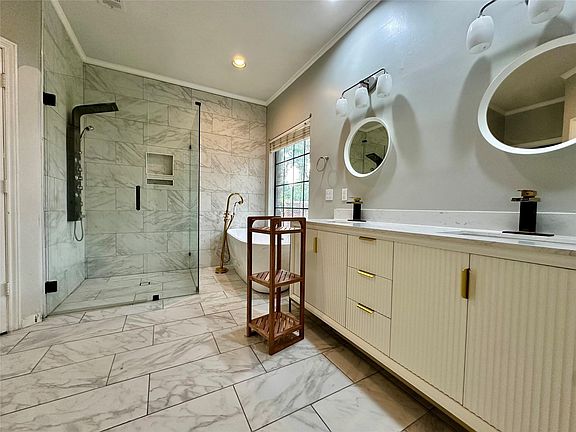 3rd image of 2909 Gainesborough Dr