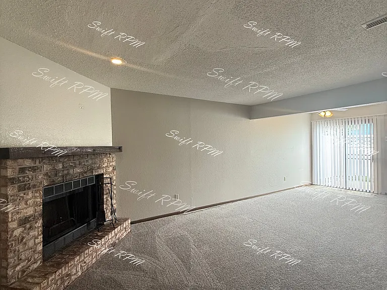 529 NE Churchill St #2-1 — Photo 2