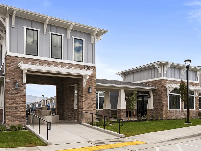 Viviano at Riverton — Photo 83