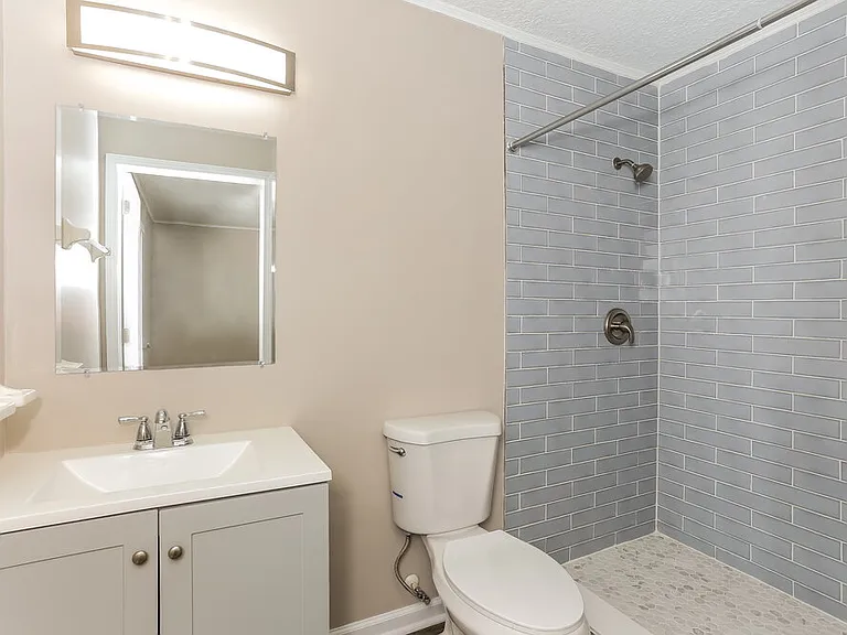 3030 Caroline Crest Dr E — Photo 10