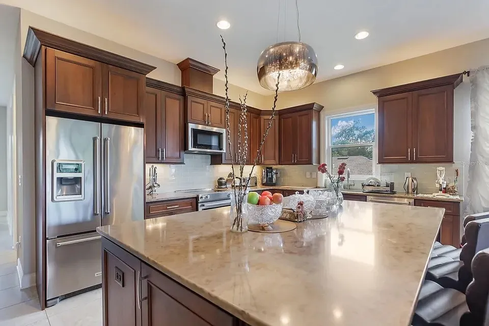 3 bed, 4000 sqft, $6,500 — Photo 4