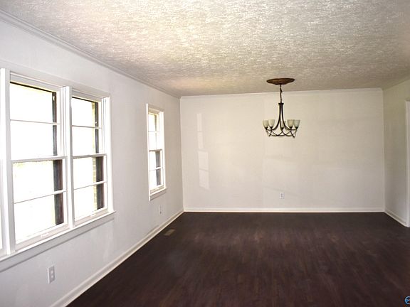 2nd image of 500 Williams Ave