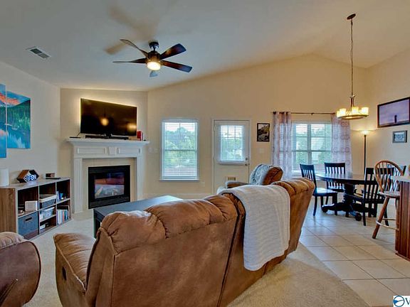 3rd image of 105 Acacia Trail Dr