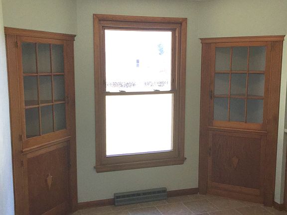 3rd image of 394 Esley Ln