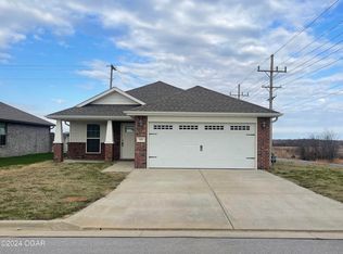 989 Matthew Cir, Webb City, MO 64870