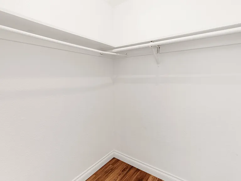 1017 Oxford Dr #D — Photo 9