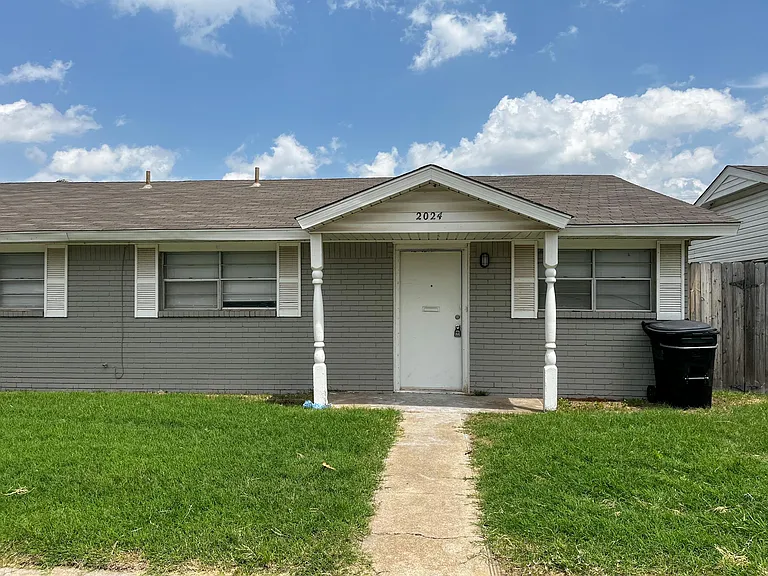 2024 Julie Dr — Photo 1