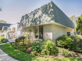 612 Blue Ridge Dr, Medford, NY 11763