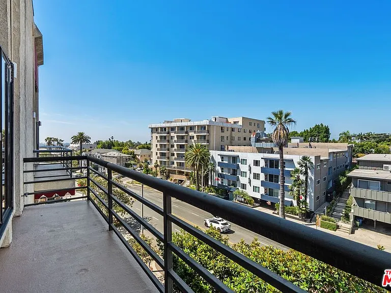 1360 S Beverly Glen Blvd #Penthouse 301 — Photo 28