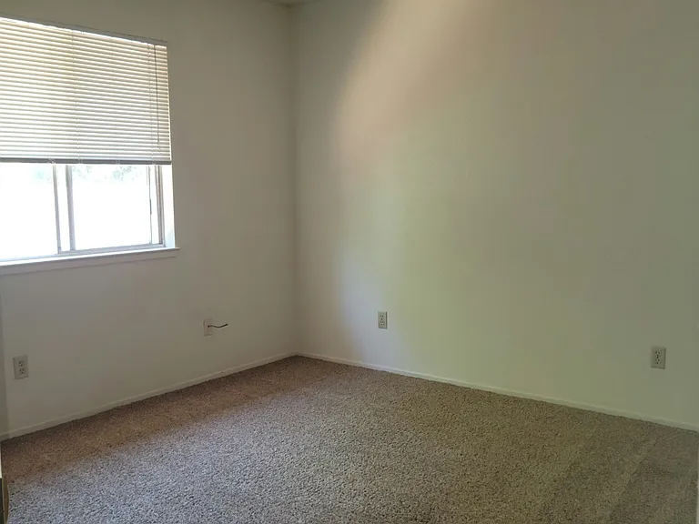 1166 Hobart St #4 — Photo 5