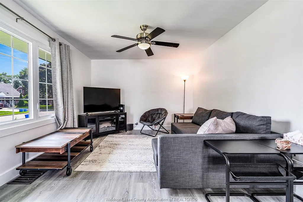 4 bed, $2,250 — Photo 3