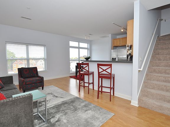 2nd image of 1920 N Farwell Ave APT 400