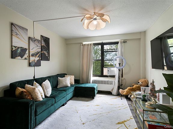 3rd image of 161 Pearsall Drive #6H