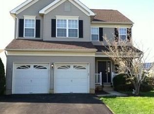 1219 Burrows Dr, Stewartsville, NJ 08886