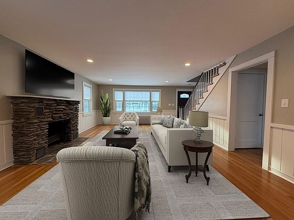 3rd image of 868 Ashley Blvd