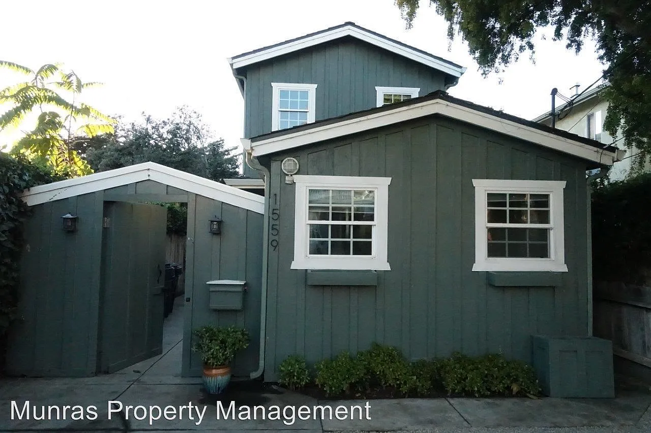 1559 Kenneth St photo 1
