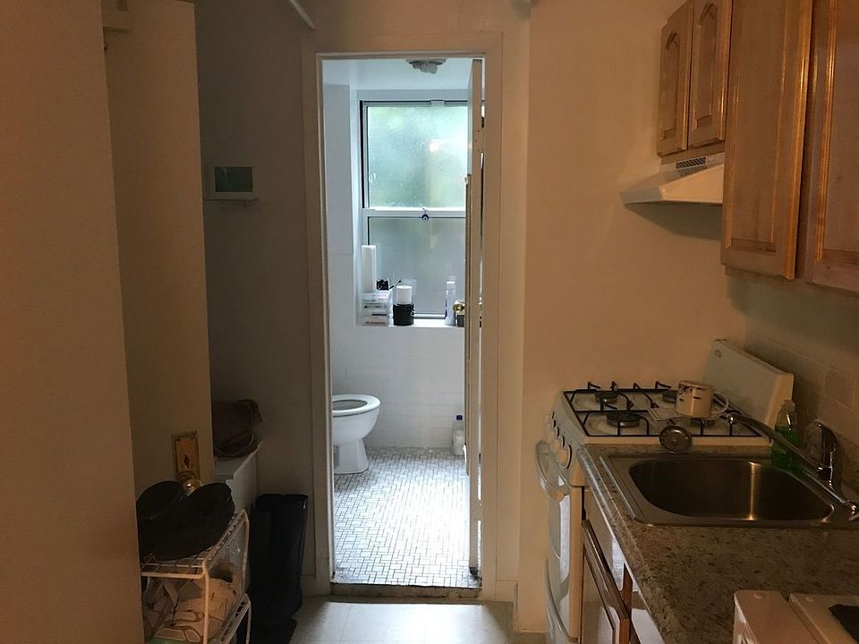 2nd image of 121 Baxter St APT 14R