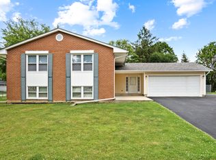 1381 Volkamer Trl, Elk Grove Village, IL 60007