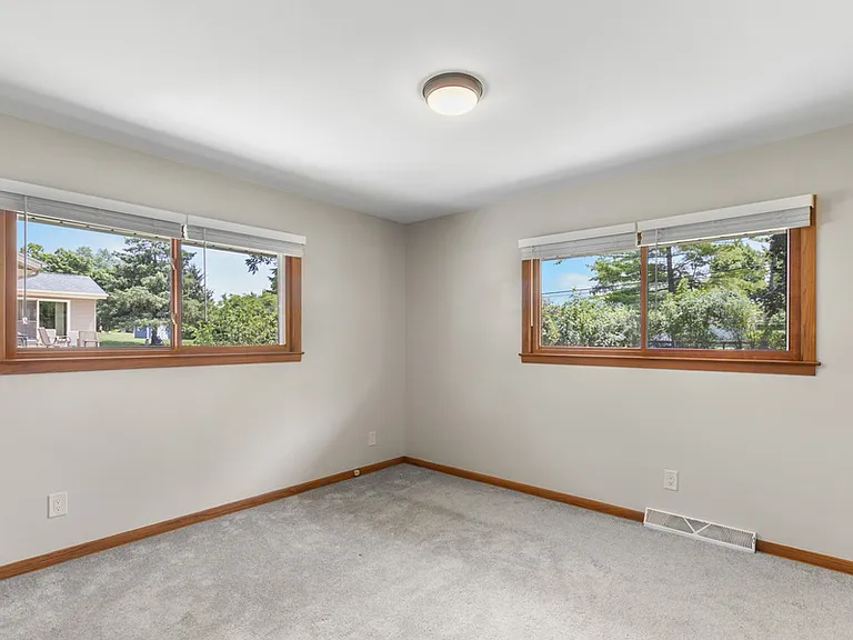 18525 Heathway Ln — Photo 19