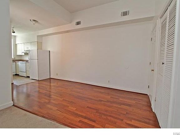 4th image of 1012 Geyer Ave