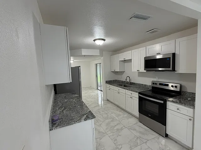 1307 W Hollywood St — Photo 3