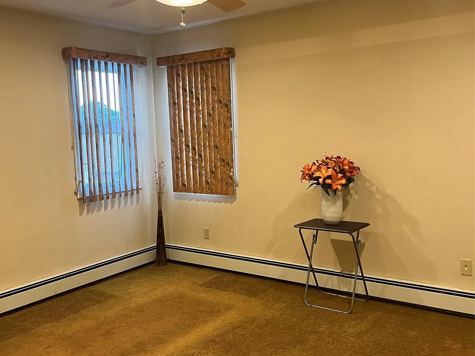 3 bed, 1.0 bath, 2324 sqft, $3,500 — Photo 4