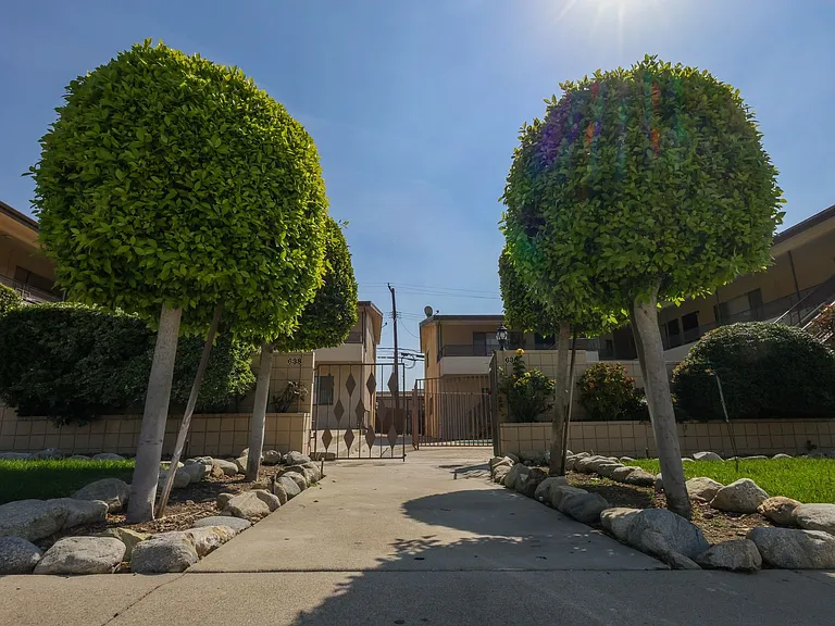 630 & 638 Silverwood Ave — Photo 4