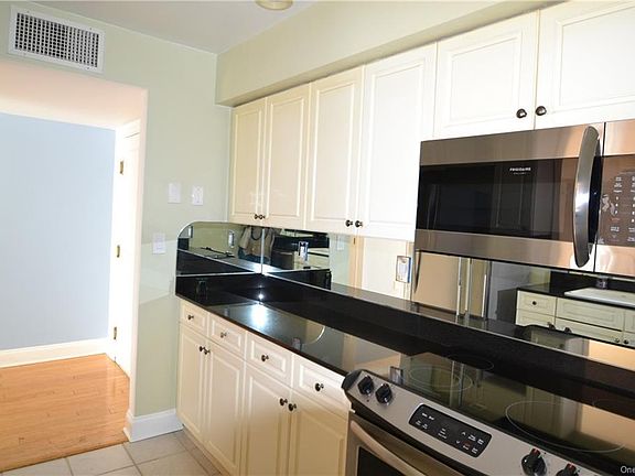 2nd image of 312 Harbor Cv #312