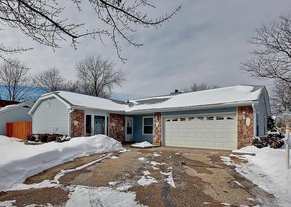 1st image of 8 Sandalwood Ct
