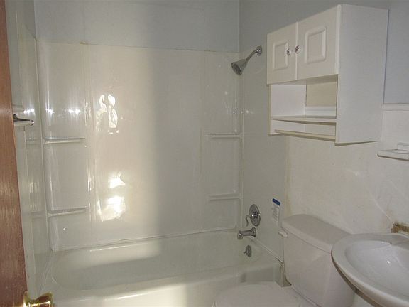5th image of 138 Williams Ave