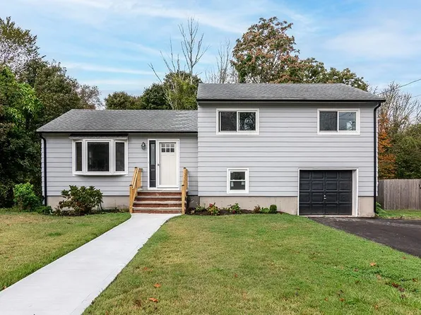 19 Nichols Ln, Westerly, RI 02891