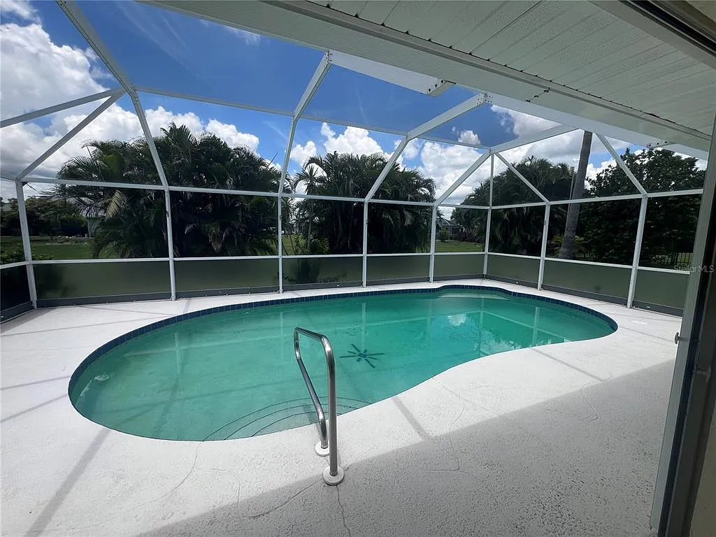 3 bed, 2.0 bath, 1522 sqft, $2,150 — Photo 2