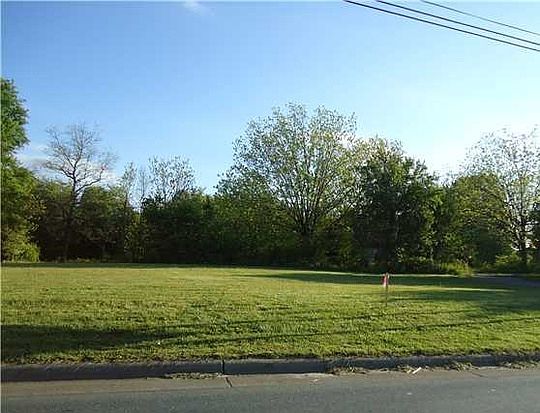 2nd image of 1520 W Clemmonsville Rd