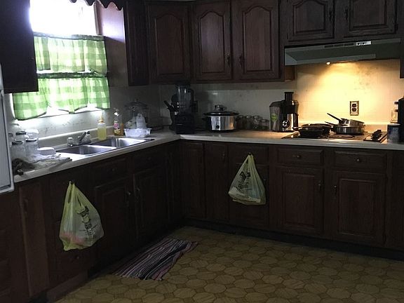 4th image of 8125 Frazier Ln