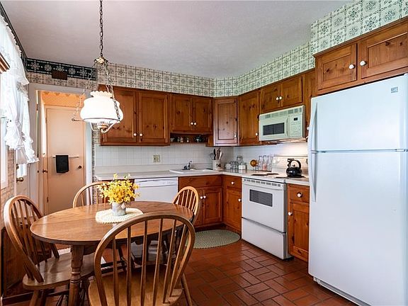 3rd image of 8179 Danbury Ct