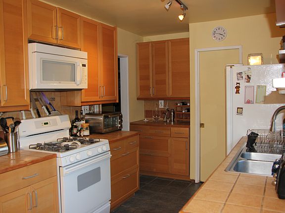 3rd image of 5320 Tendilla Ave