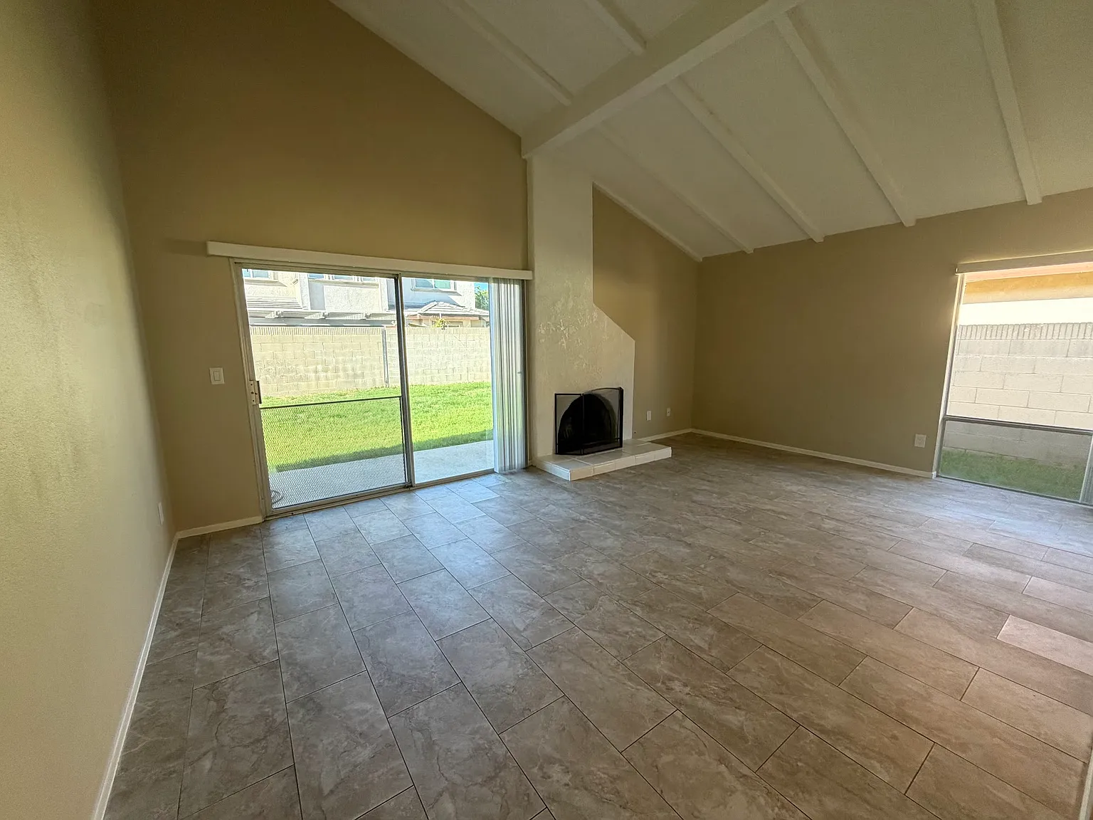 3 bed, 1280 sqft, $4,200 — Photo 3