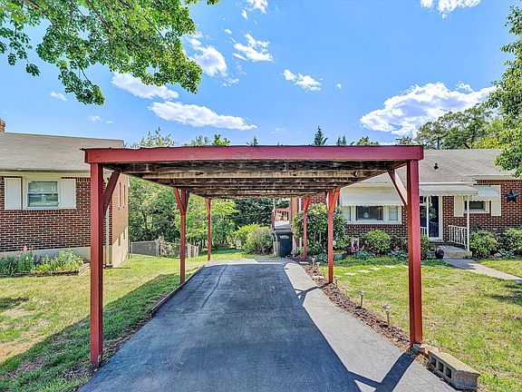 5th image of 329 Lynn Haven Cir