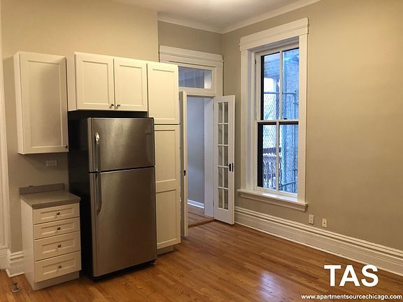 2nd image of 544 W Belden Ave