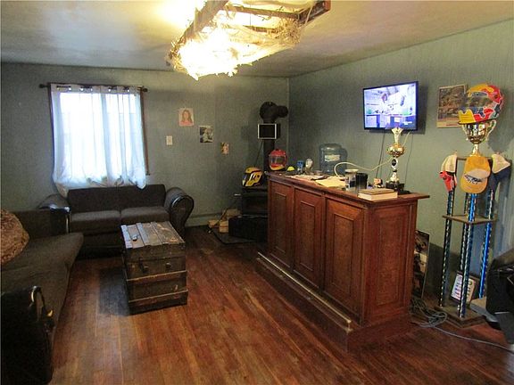 3rd image of 1177 Bend Rd