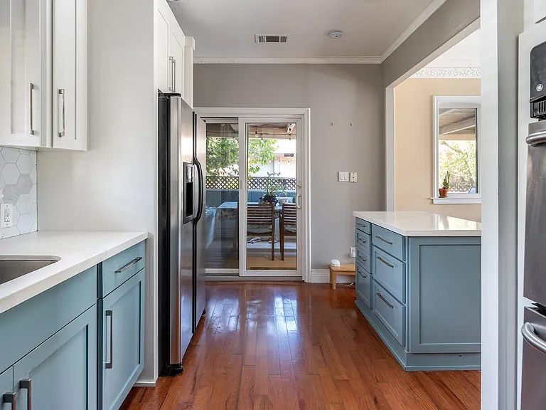 596 Pettis Ave — Photo 8