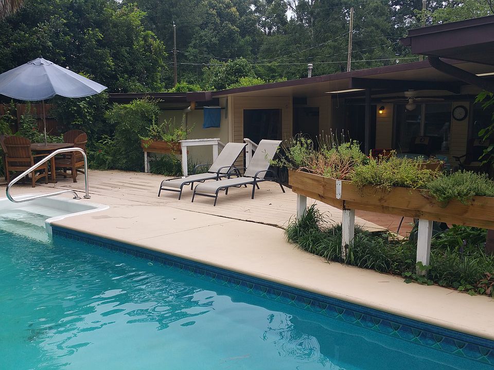 2nd image of 1132 Carraway St