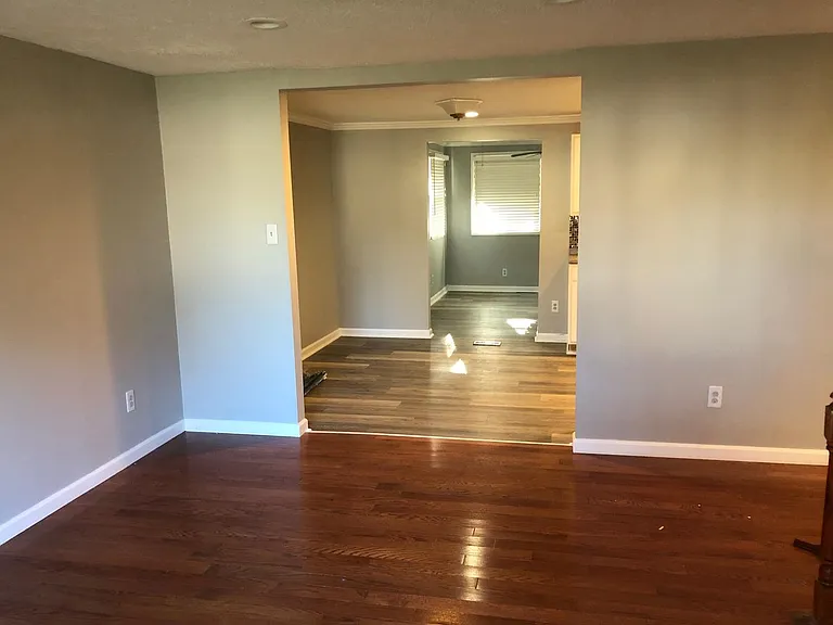 306 Gerrie Dr — Photo 4
