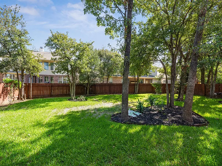 3808 Avery Woods Ln — Photo 16